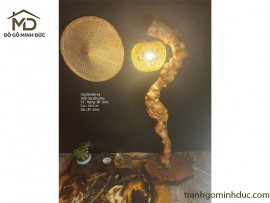Cây đèn lồng xoắn nu bằng lăng đá trang trí bàn trà đạo